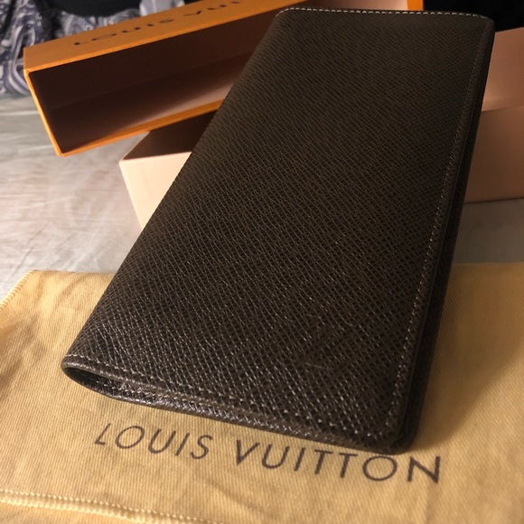 Louis Vuitton Brazza Brown Taiga Leather - Picture 8 of 8